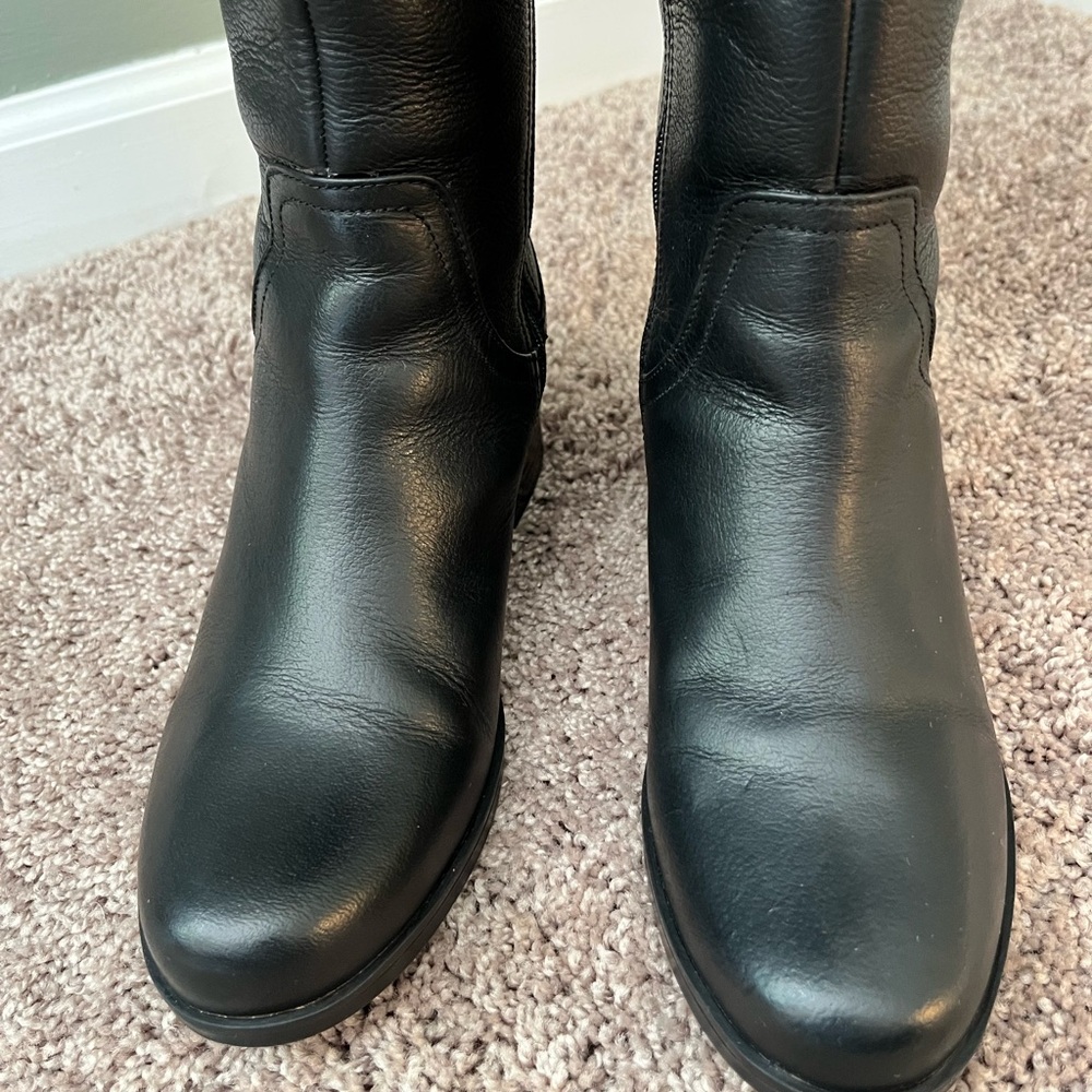Clarks Black Heeled Boots Elegant and Minimalist - Picture 4 of 9